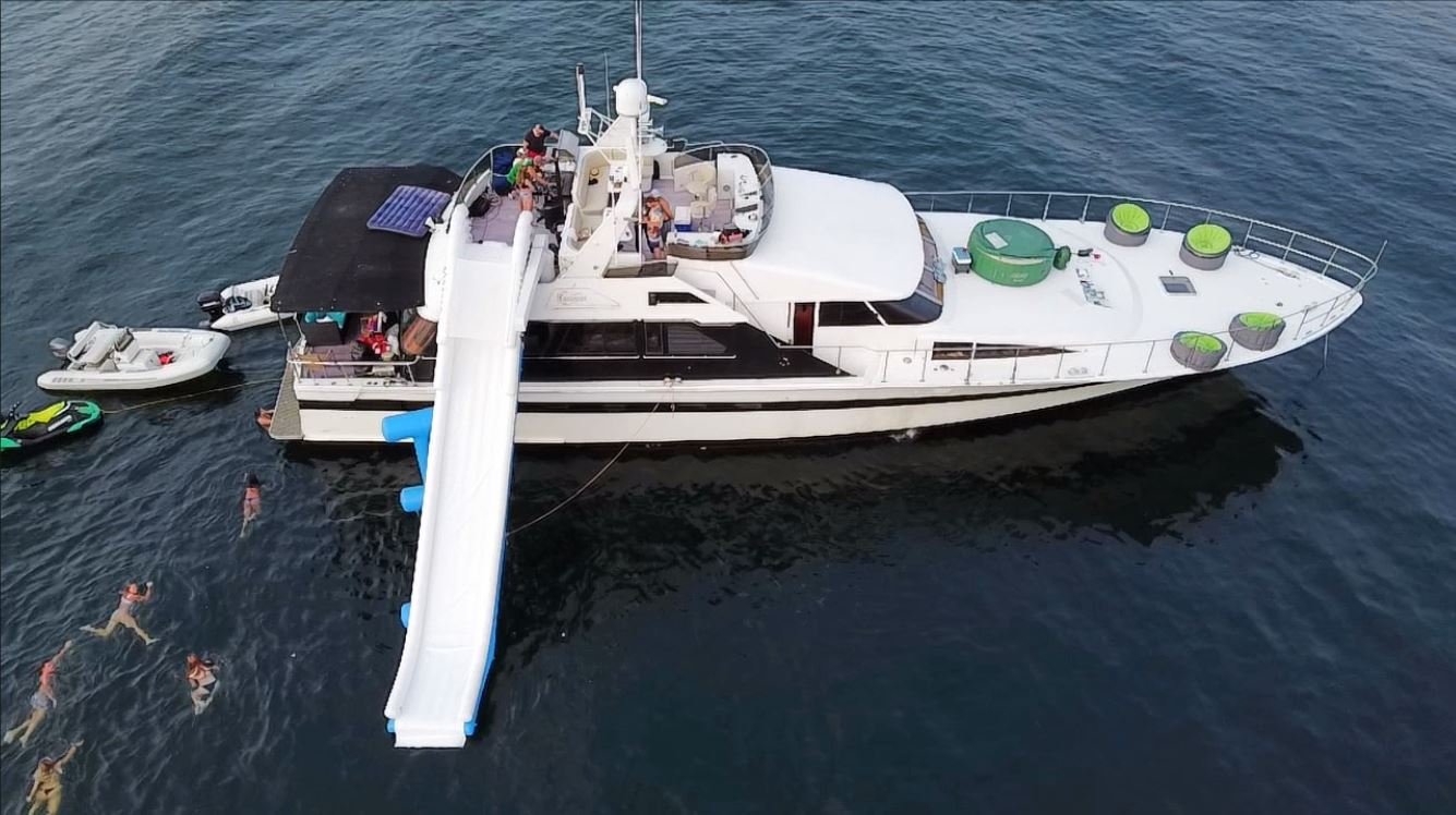 88 foot Luxury Yacht Rental Vancouver for Party – 40 People